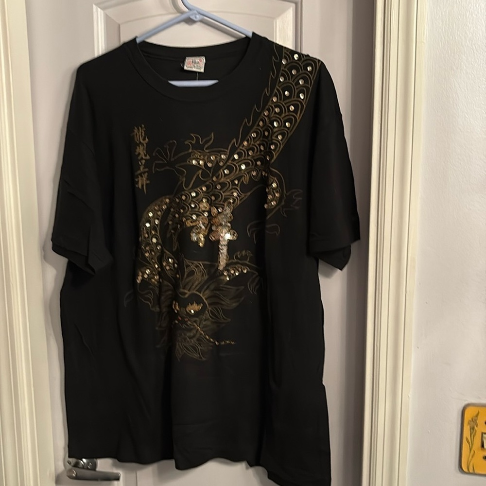 Black extra large T-shirt with Japanese dragon